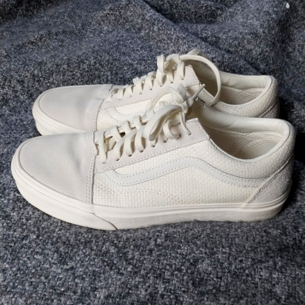 Vans Old Skool Suede Sneakers White--- Womens 9 1/2 or Mens 8